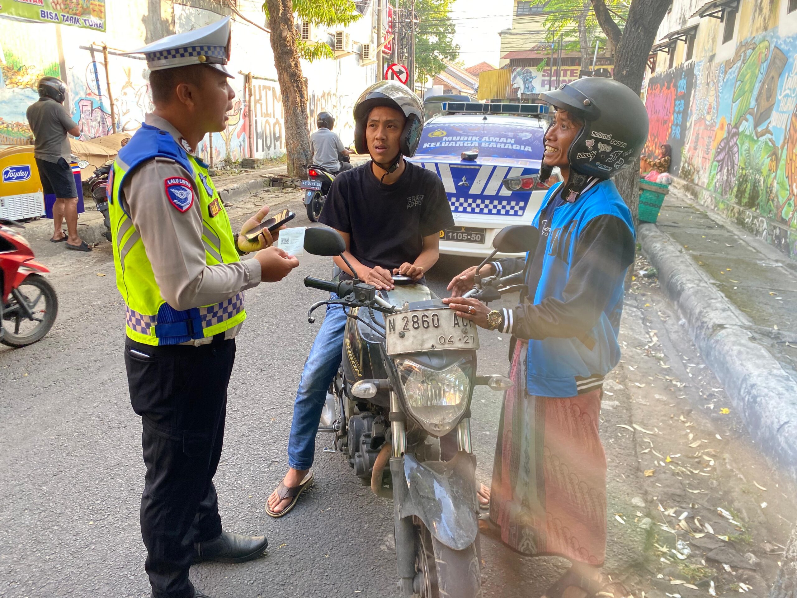 Sudah Ditindak, Pengendara Motor di SP4 Sate Masih Nekat Lawan Arus, Satlantas Nganjuk Turun Tangan Lagi
