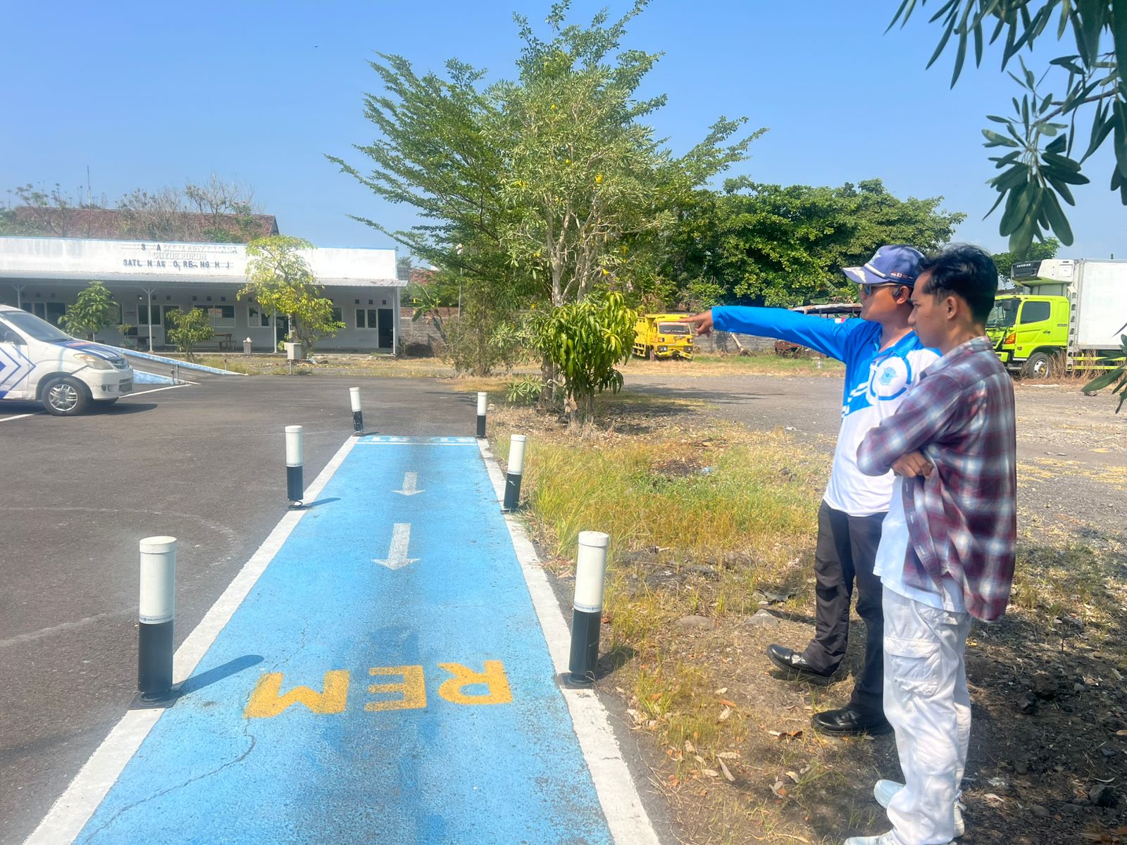 Polantas Menyapa, Briptu Naufal Dampingi Pemohon SIM Lewat Coaching Clinic Ujian Praktik