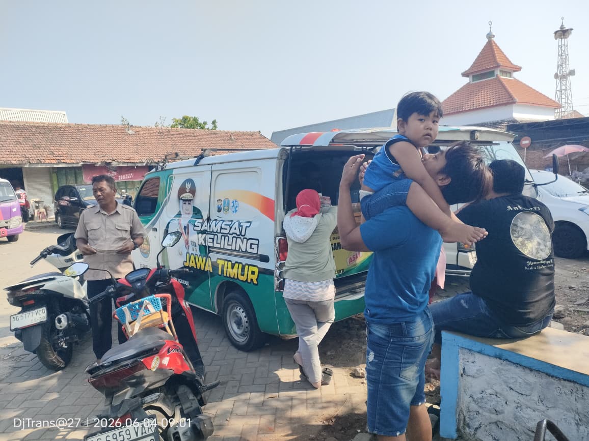 Polantas Menyapa, Samsat Keliling II Hadir di Pasar Brambang Sukomoro Permudah Warga Bayar Pajak