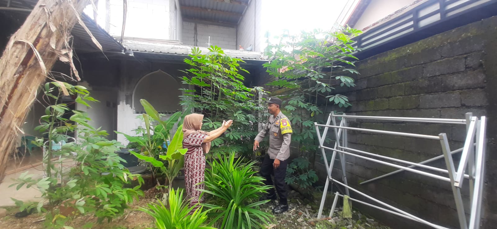 Bhabinkamtibmas Duren Dampingi Warga Kembangkan Pekarangan Pangan Bergizi