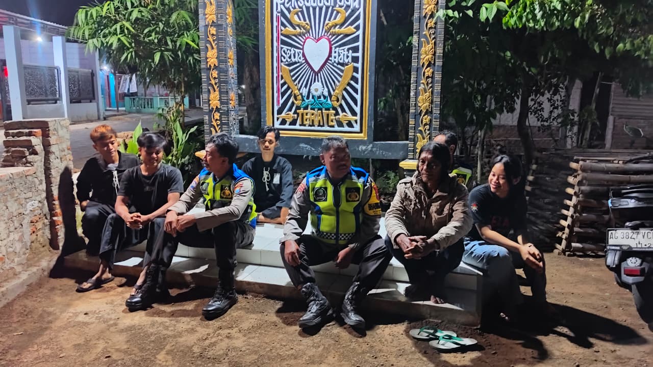 Jaga Kamtibmas Kondusif, Personel Polsek Warujayeng Patroli SOKO GURU di Kandangan
