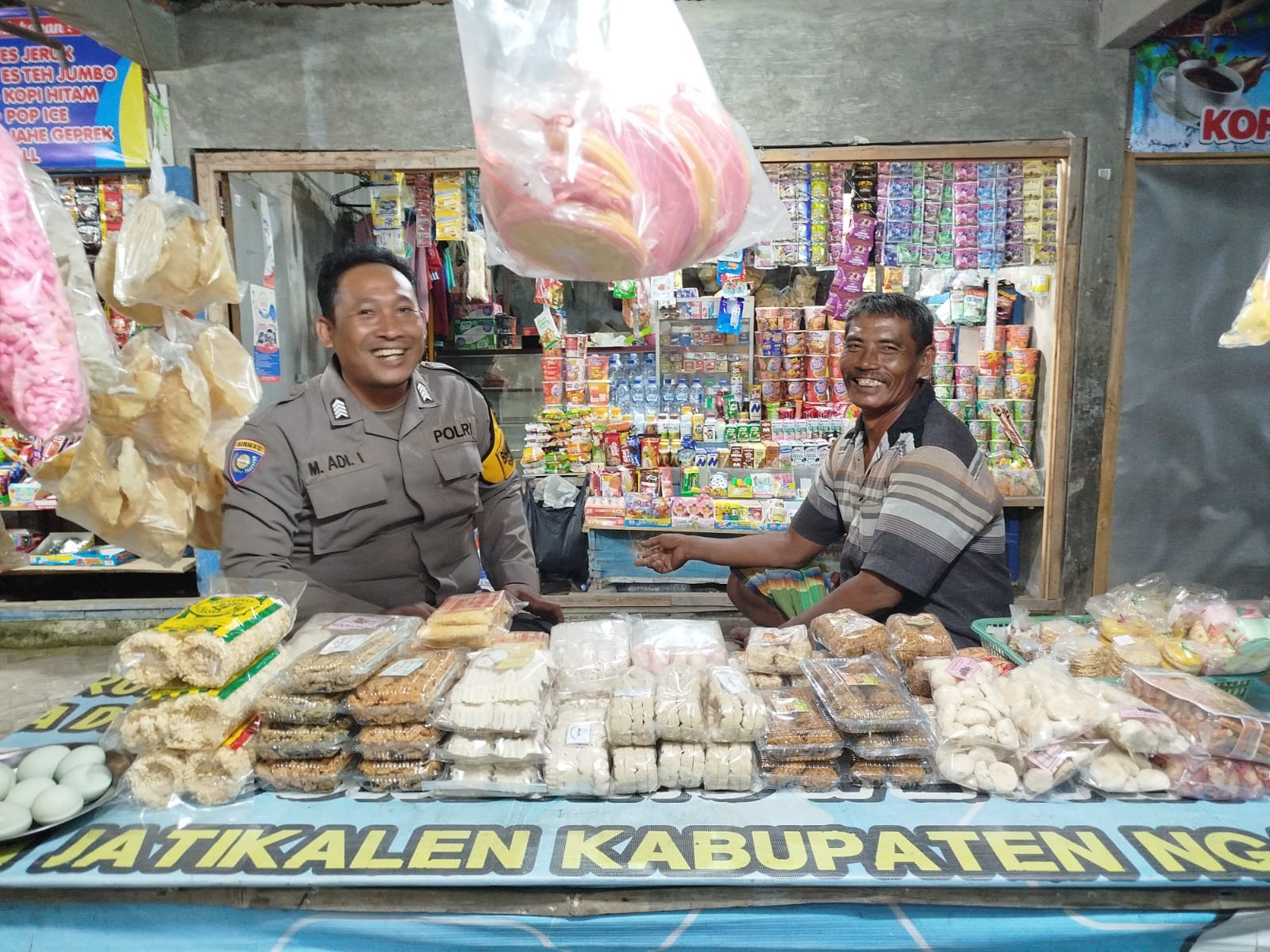Polsek Jatikalen Hadir Dialogis di wisata Pemandian air Panas Bayu Biru Berikan Rasa Aman di Malam Hari