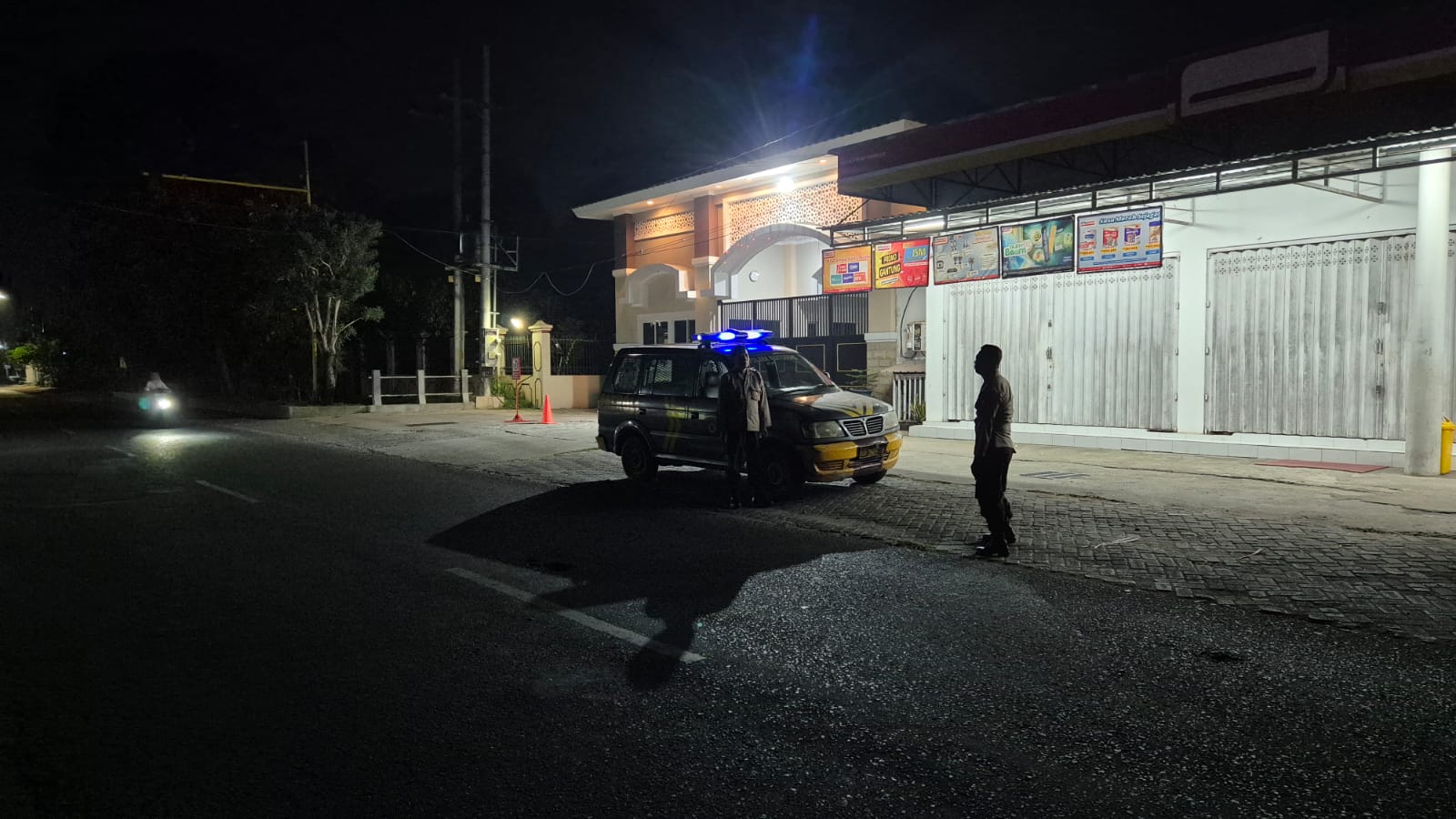 Patroli Blue Light Polsek Kertosono Menjaga Keamanan Saat Dini Hari