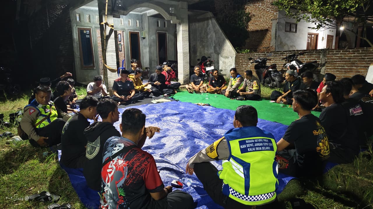 Sambut Tahun Baru 1448 Hijriah, Polsek Warujayeng Gelar Patroli SOKO GURU dan Sambangi Latihan PSHT di Jogomerto