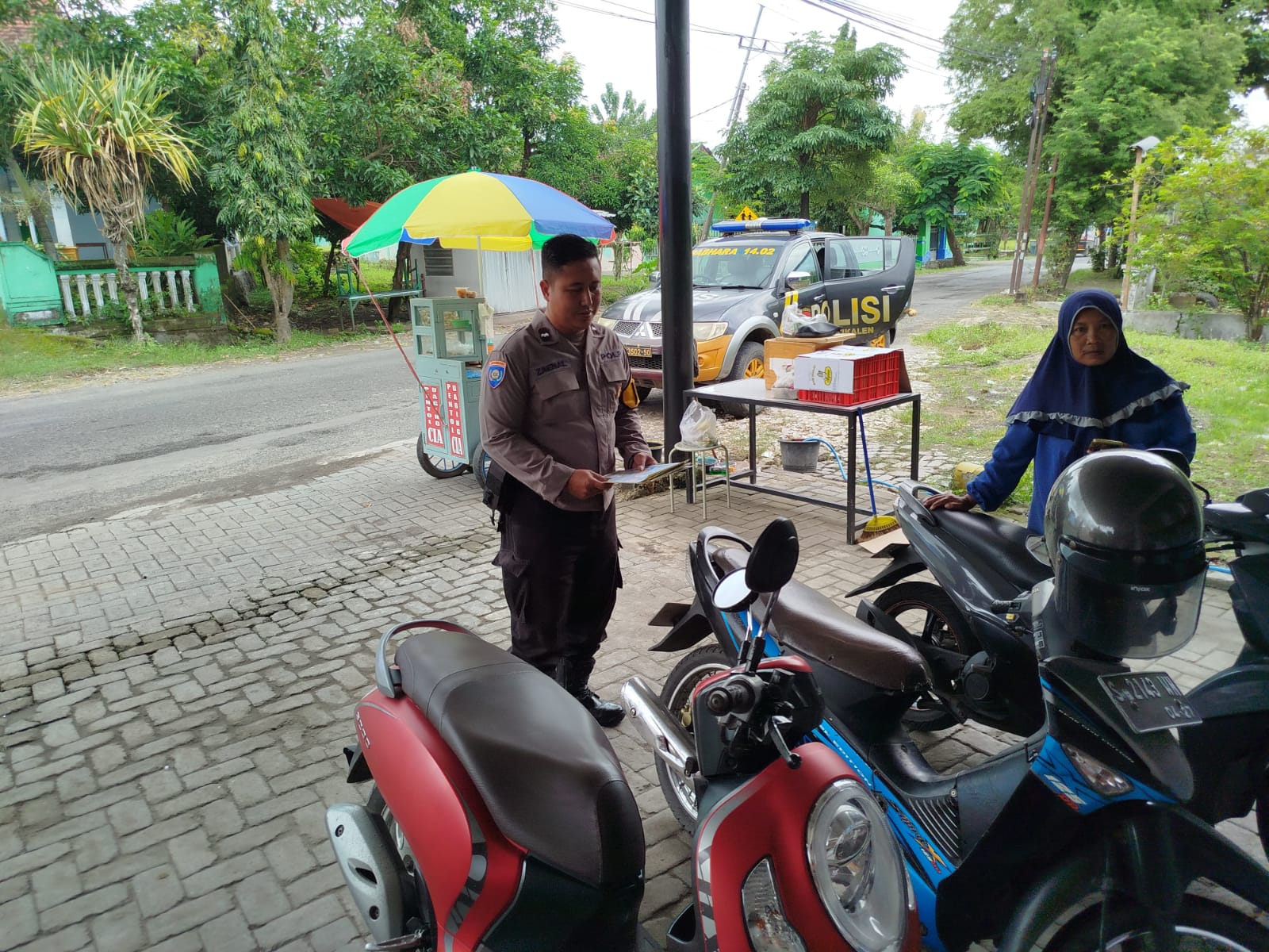 Patroli Alfamart Personil Polsek Jatikalen Berikan Himbauan Dan Pesan Kamtibmas kepada warga