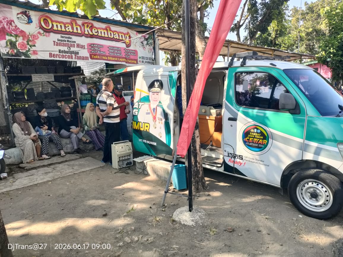Disambut Antusias Warga, Samsat Keliling II Polres Nganjuk Permudah Pembayaran Pajak di Rejoso