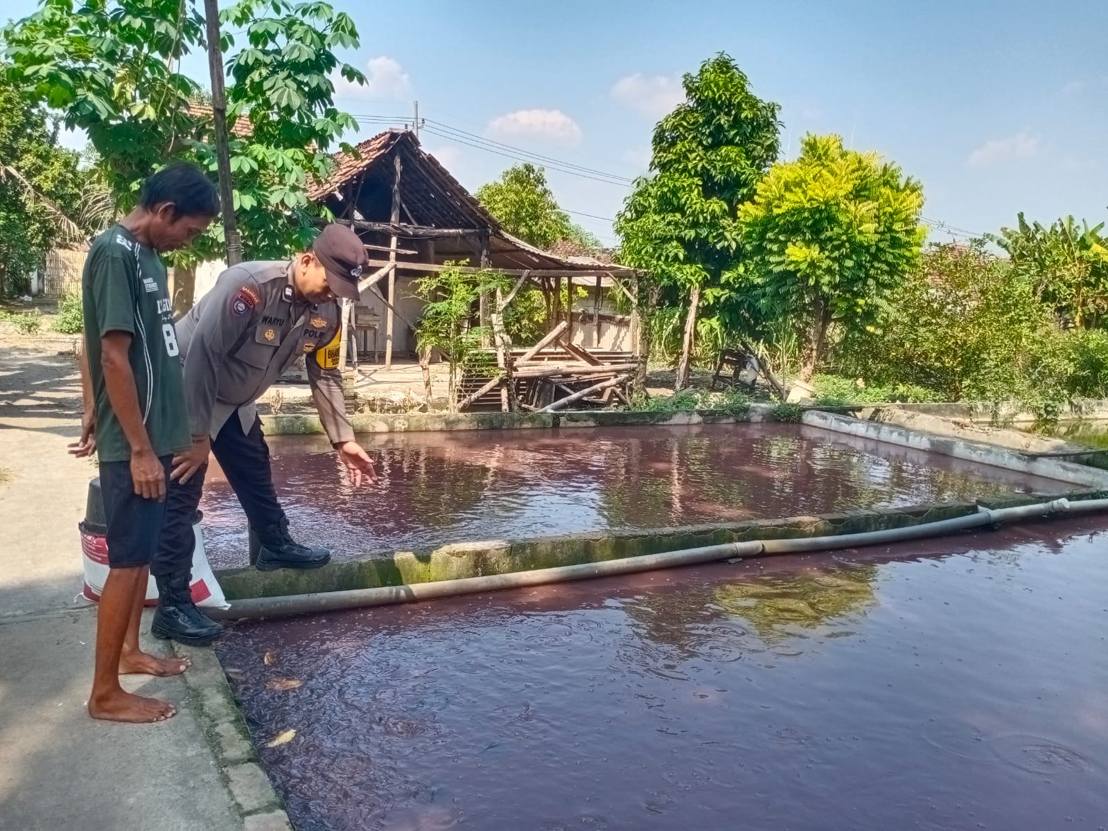 Sambang Usaha Budidaya Ikan Nila: Bhabinkamtibmas Polsek Jatikalen Tingkatkan Ketahanan Pangan di Desa Begendeng
