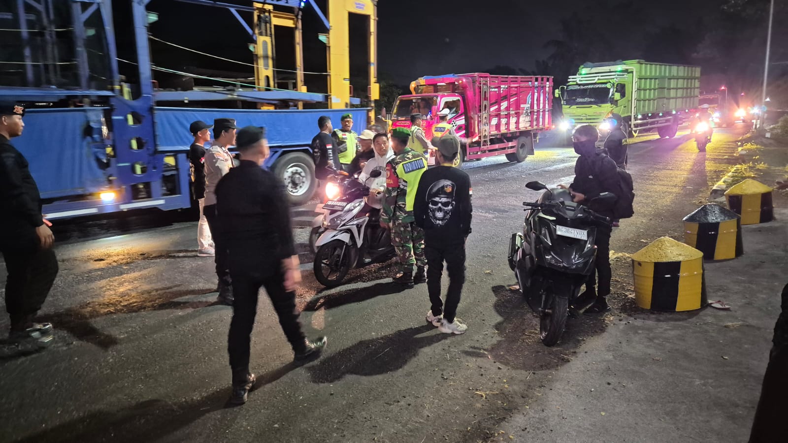 Cegah Gangguan Kamtibmas Polsek Kertosono Gelar Penyekatan Warga Perguruan Silat Di Wilayah Perbatasan.
