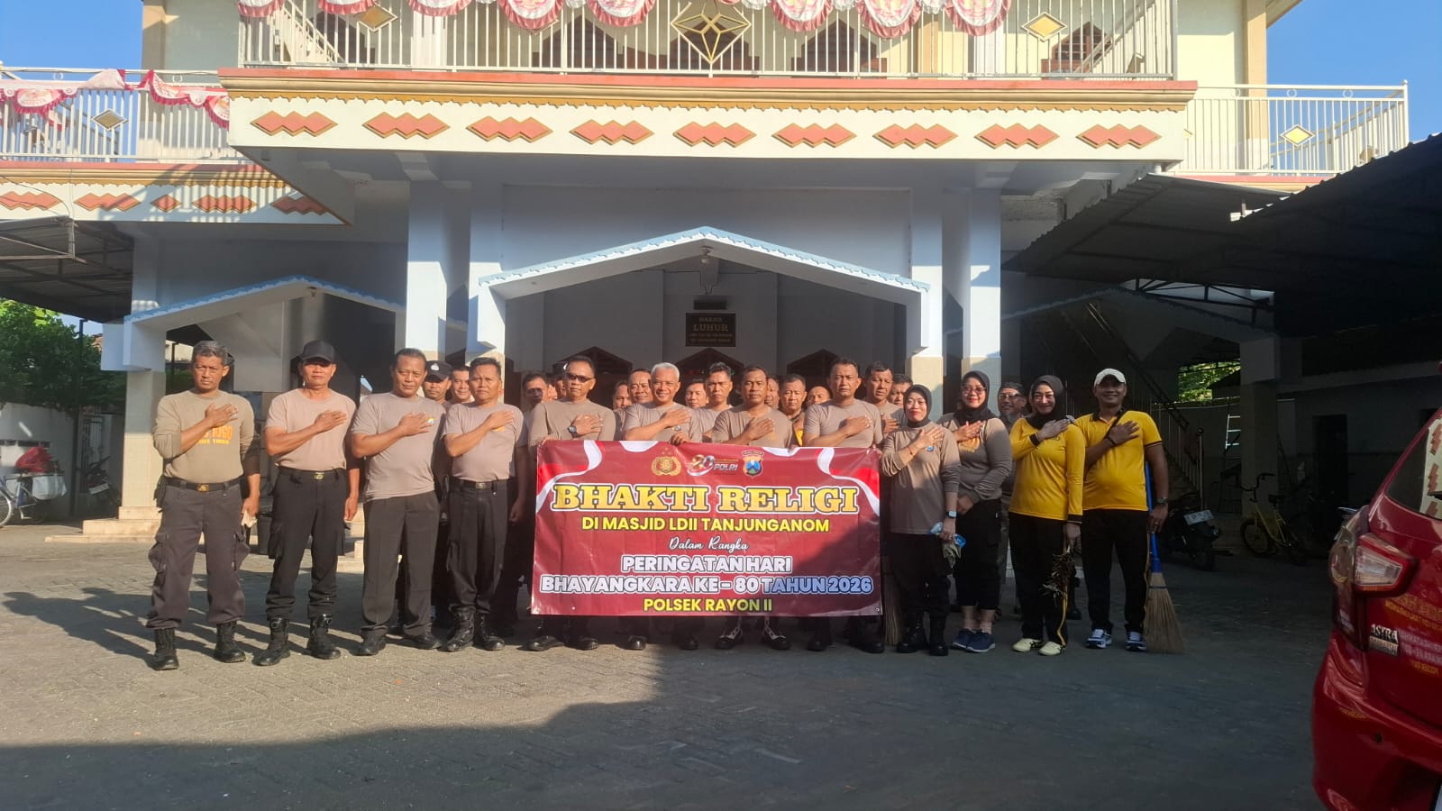 Sambut Hari Bhayangkara ke-80, Kapolsek Warujayeng Pimpin Bhakti Religi Polsek Rayon-II di Masjid LDII Tanjunganom