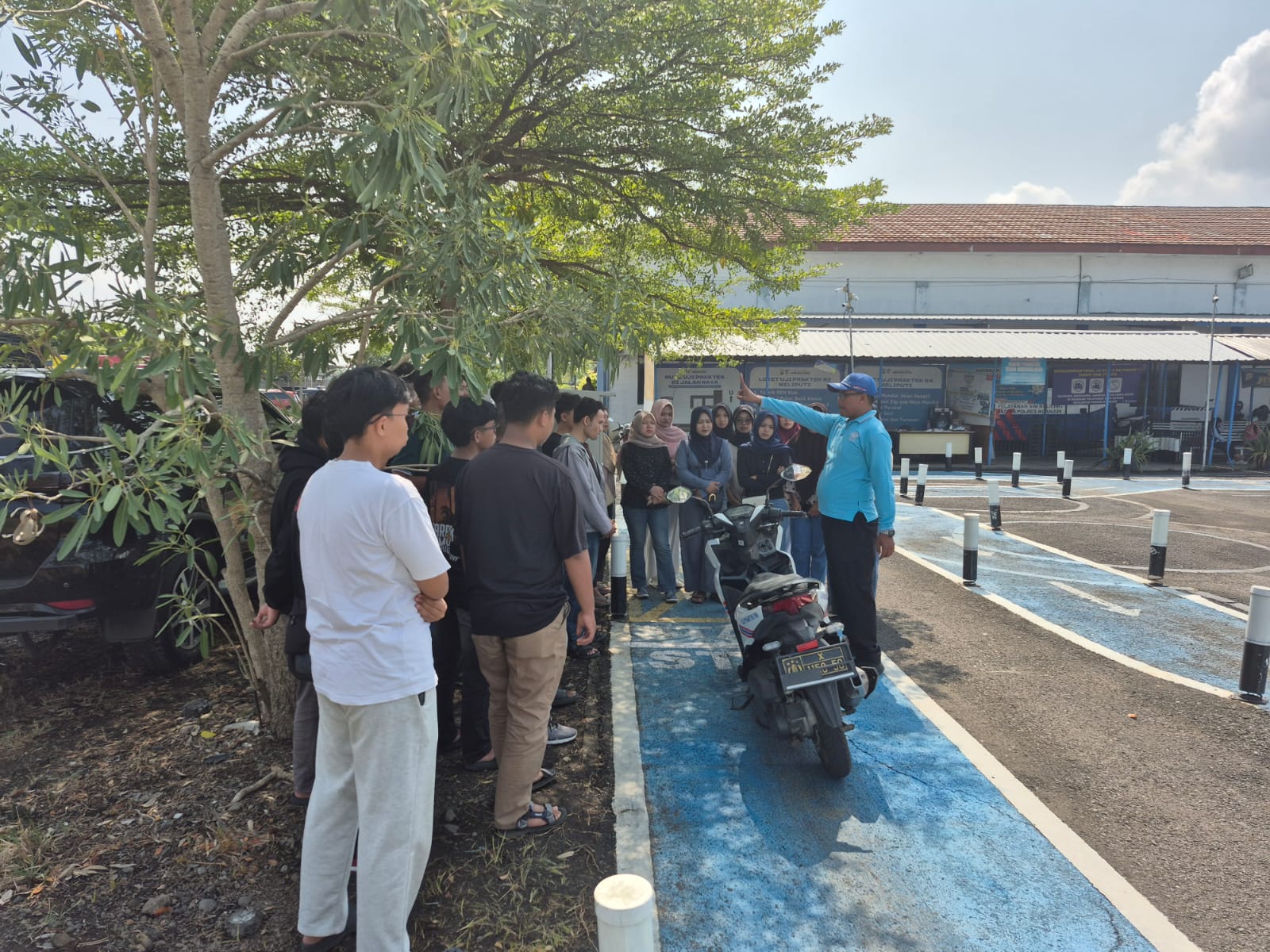 Perkecil Peluang Gagal Saat Tes, Aipda Andik Bekali Pemohon SIM Roda Dua dengan Pelatihan Dasar Singkat