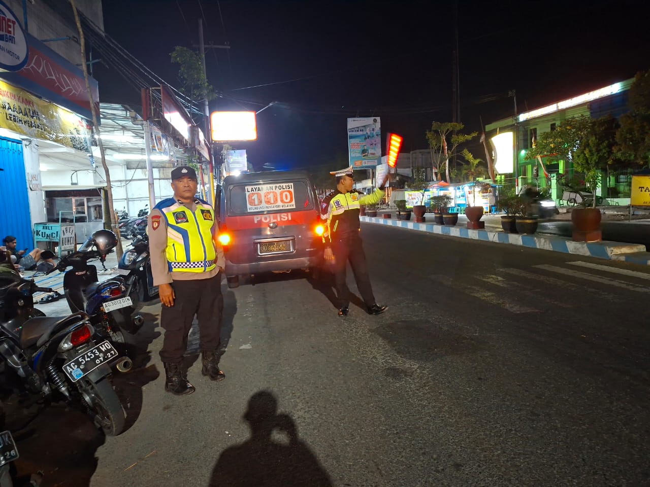 Antisipasi Balap Liar, Personel Polsek Warujayeng Tingkatkan Patroli di Jalan A. Yani Tanjunganom