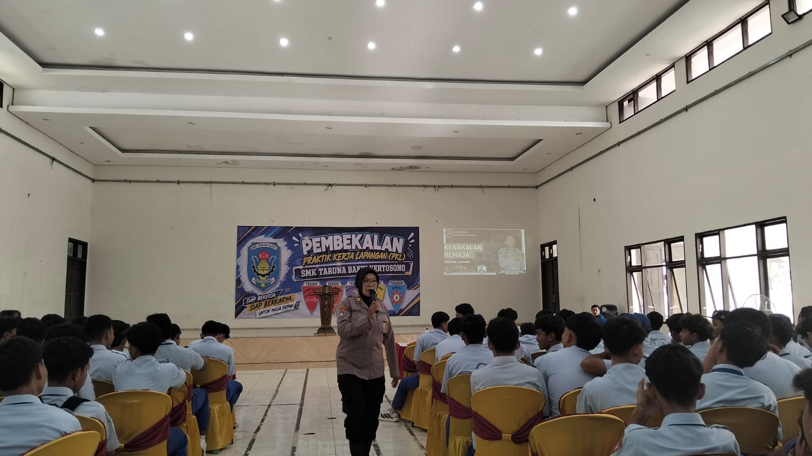 Tingkatkan Kedisiplinan, Kanit Binmas Polsek Kertosono Berikan Penyuluhan Kenakalan Remaja kepada Siswa Taruna Bakti Kertosono