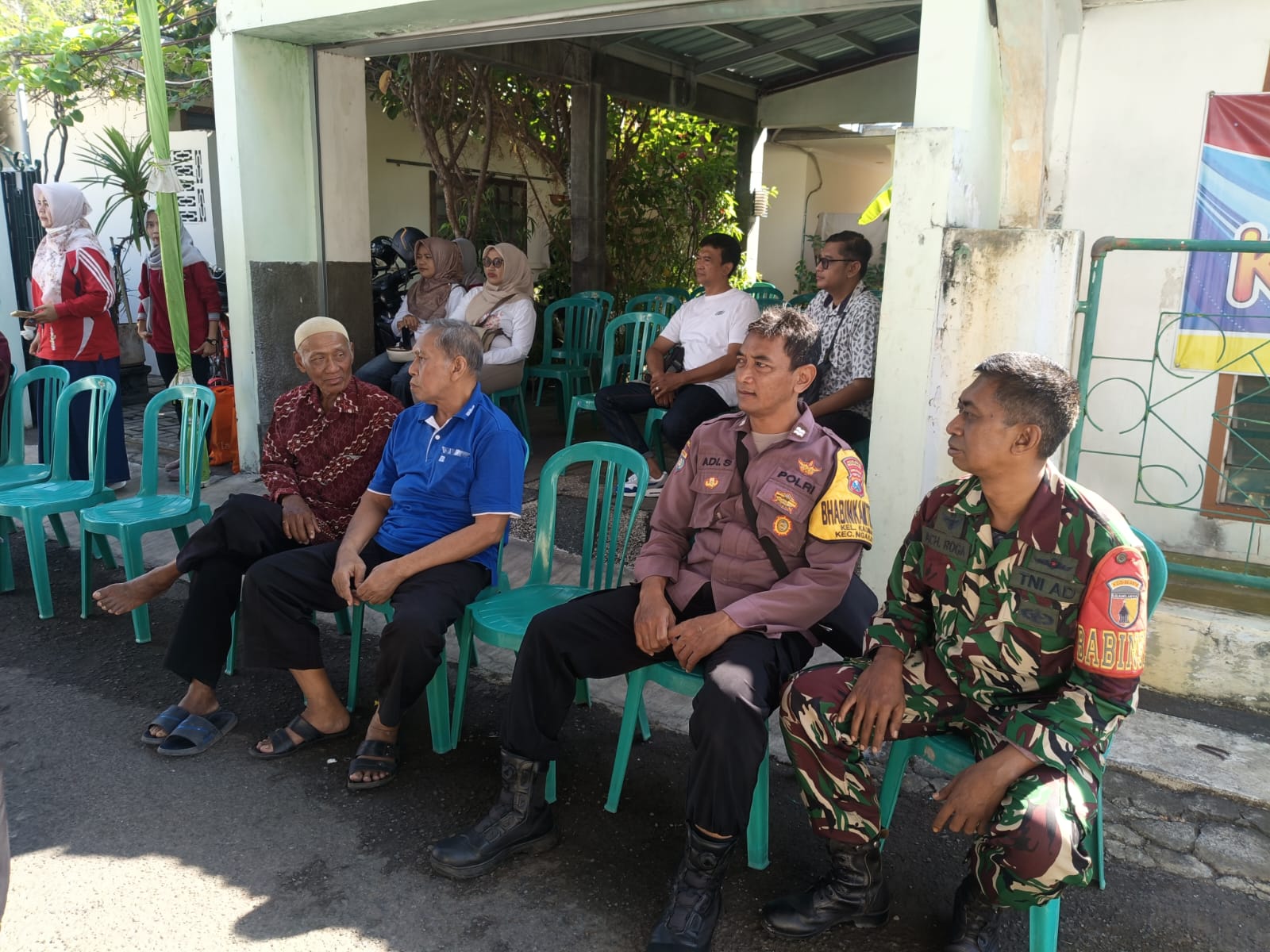 Bhabinkamtibmas Polsek Nganjuk Kota Kelurahan Kauman Bersama 3 Pilar Dampingi Cek Kesehatan Gratis untuk Masyarakat