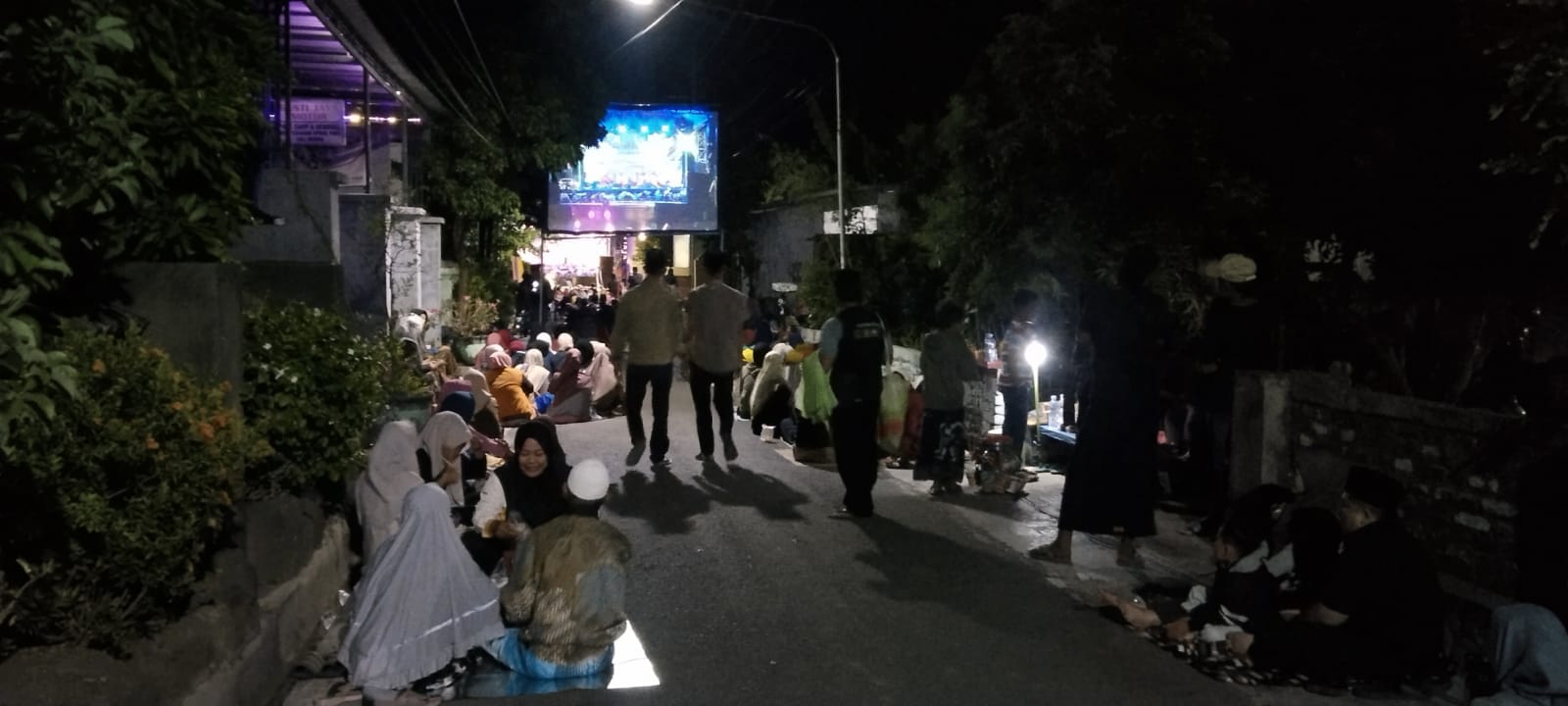 Polsek Nganjuk Kota Amankan Pengajian Umum dan Sholawat Gus Ilham Yahya di Kelurahan Kramat