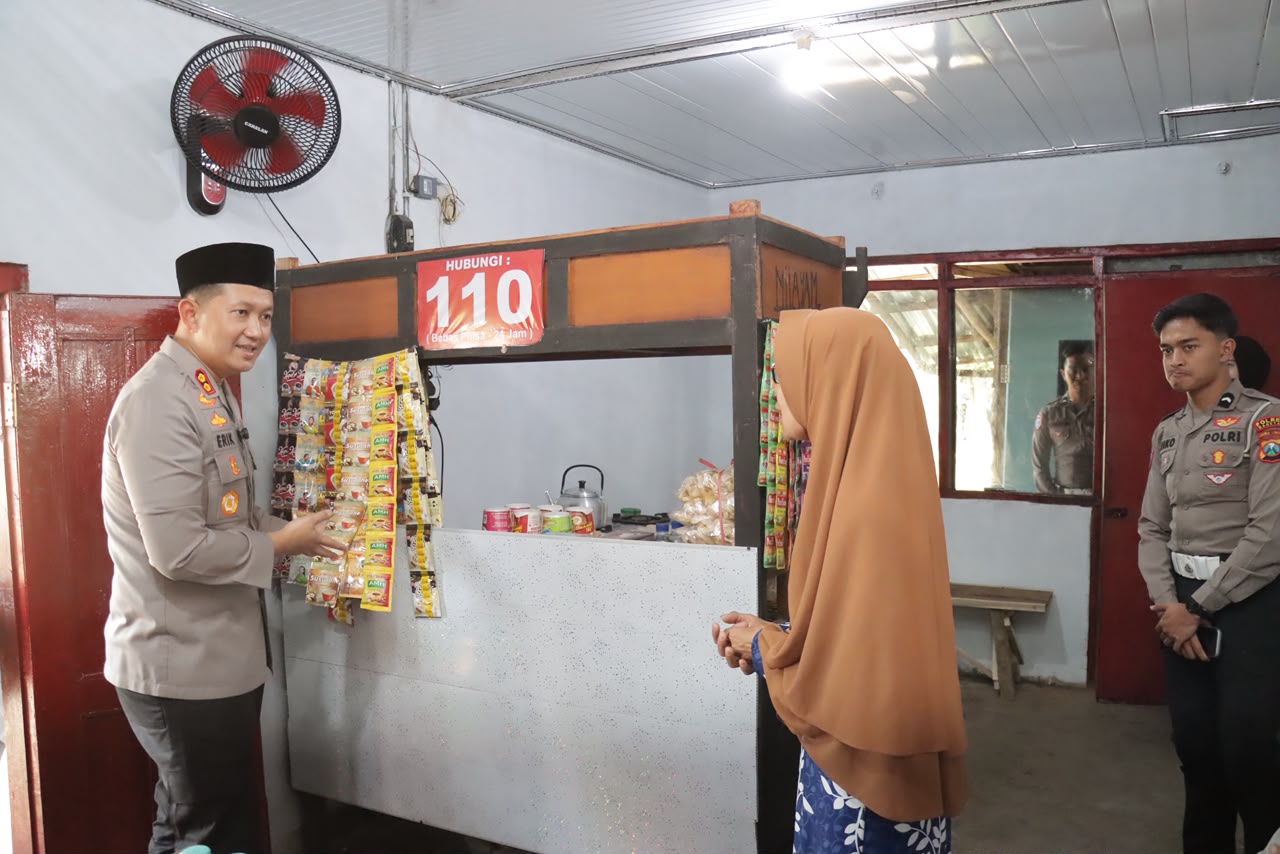Dukung UMKM, Polres Magetan Renovasi Warung Bu Tiyem di Hari Bhayangkara ke-80