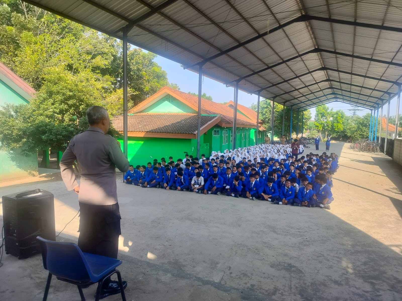 Awali Tahun Ajaran Baru 2026/2027, Kapolsek Warujayeng Bekali Siswa SMPN 1 Tanjunganom Bahaya Narkoba dalam MPLS