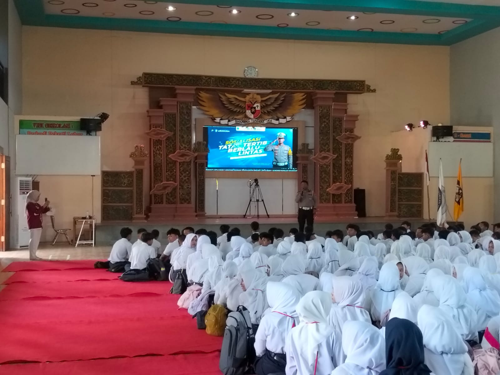 Polantas Menyapa, Satlantas Nganjuk Manfaatkan MPLS di SMAN 1 Gondang untuk Tanamkan Budaya Tertib Berlalu Lintas