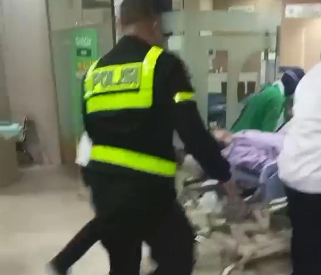 Aksi Heroik Satlantas Polres Gresik Selamatkan Wanita yang Hendak Melahirkan