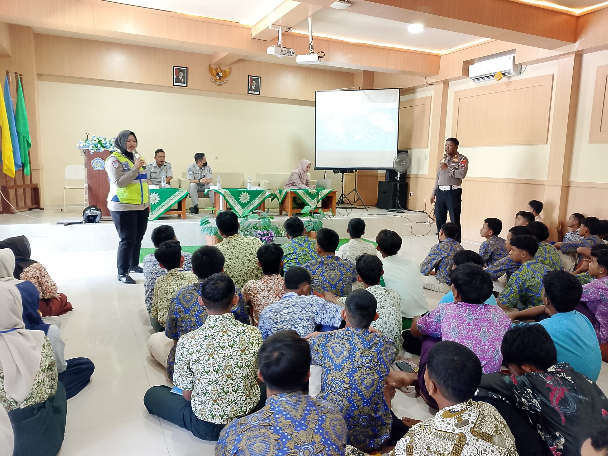 Polantas Menyapa, MPLS di SMK Muhammadiyah 1 Nganjuk Dimanfaatkan Satlantas Tanamkan Budaya Tertib Berlalu Lintas