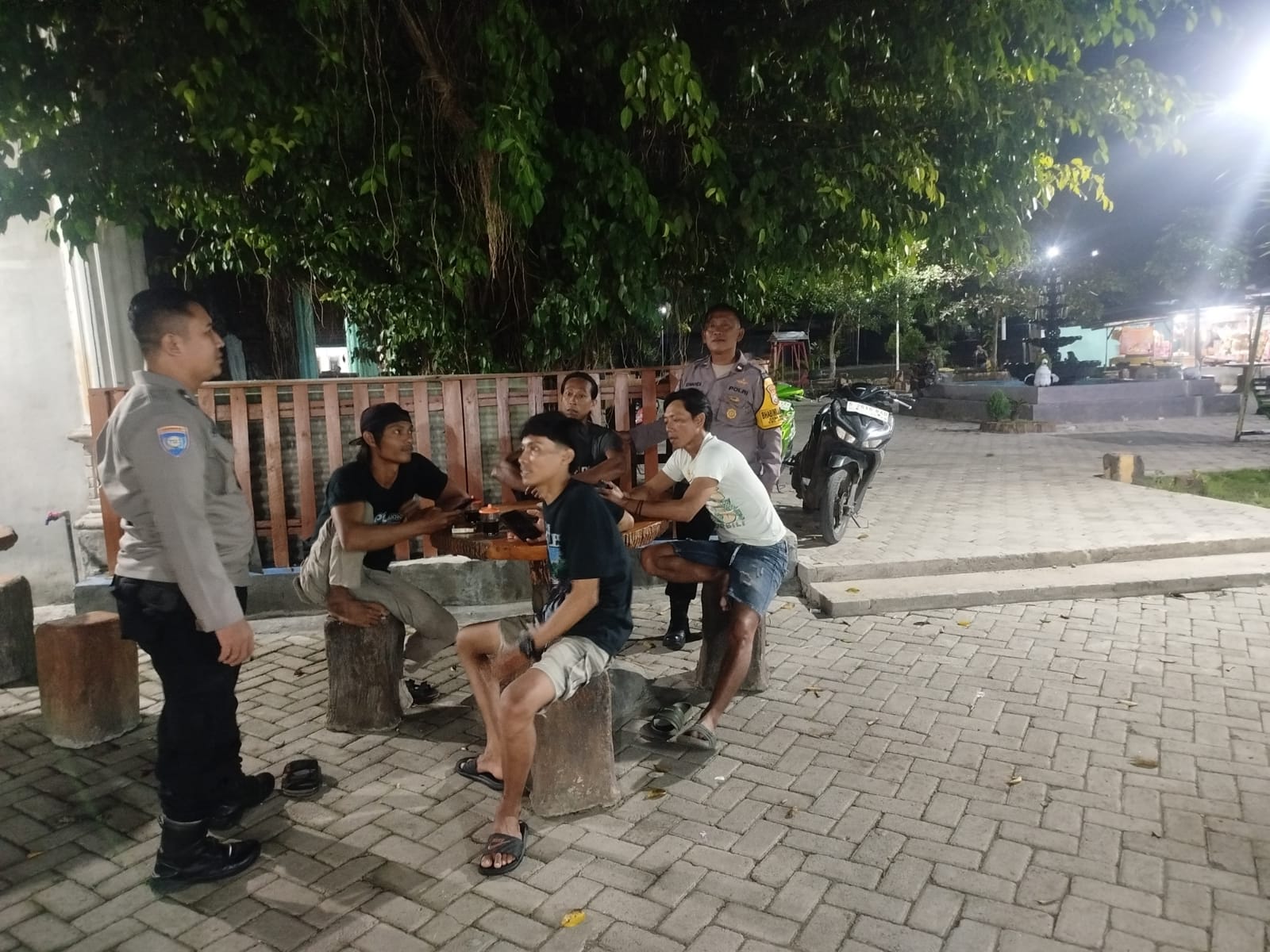 Patroli Dialogis Polsek Jatikalen Dengan Warga Sampaikan Pesan Kamtibmas