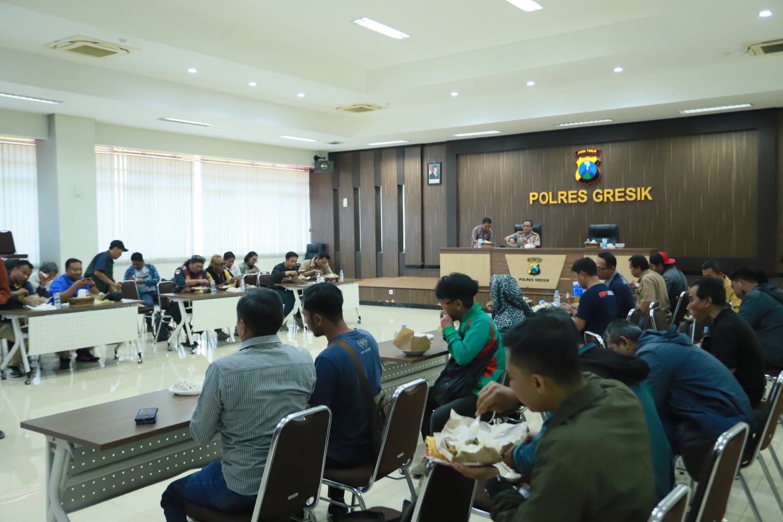 Polres Gresik Gelar Piramida, Perkuat Sinergi Melalui “Ngopi Bareng Media”