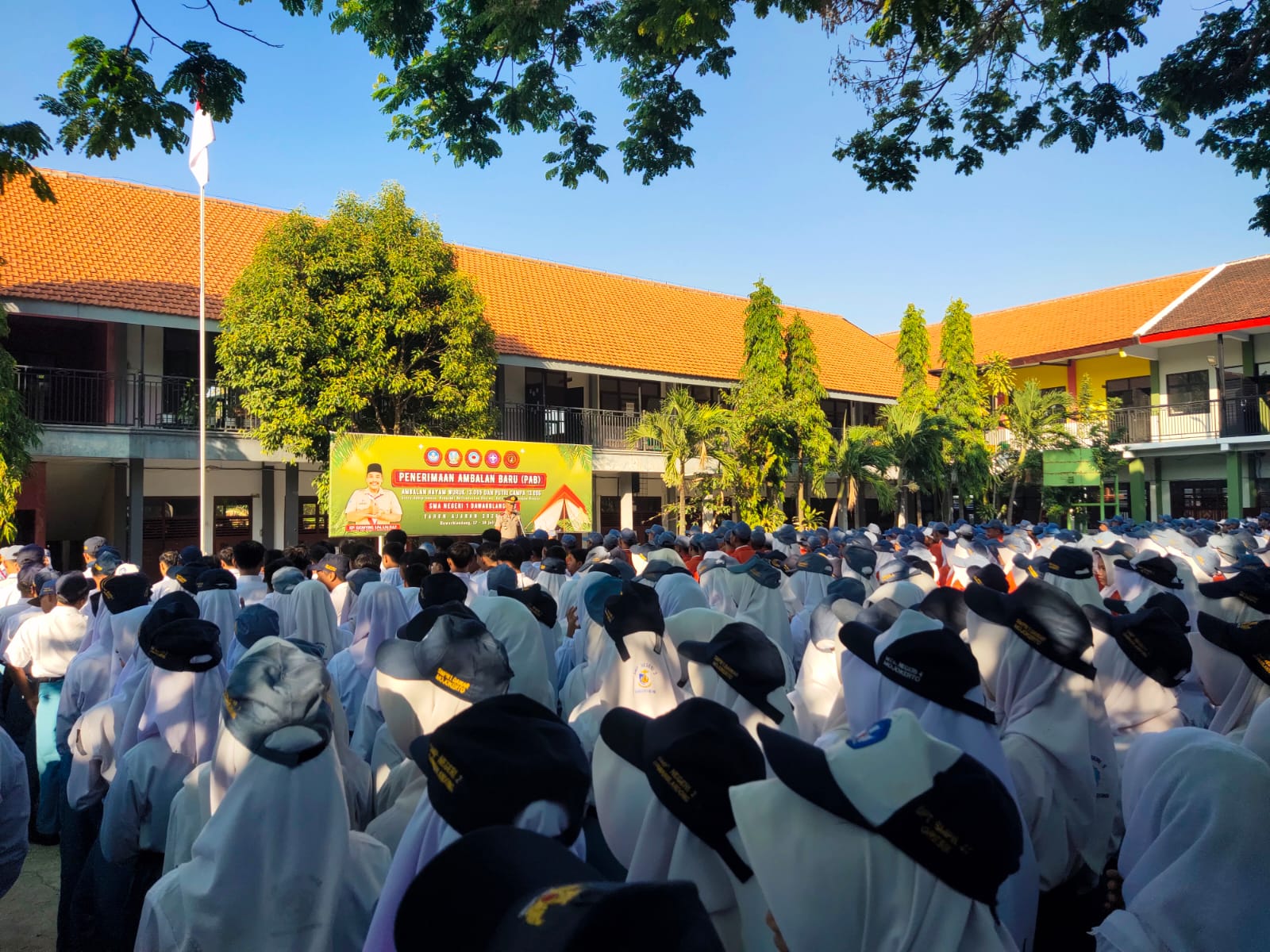 Police Go To School: Polres Mojokerto Kota Tanamkan Disiplin dan Kesadaran Kamtibmas Kepada Pelajar
