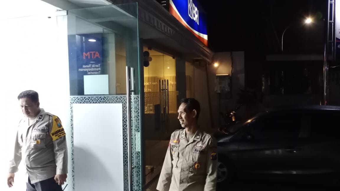 Polsek Jatikalen Patroli Perbankan BRI unit Jatikalen untuk Cegah Tindak Kejahatan di ATM