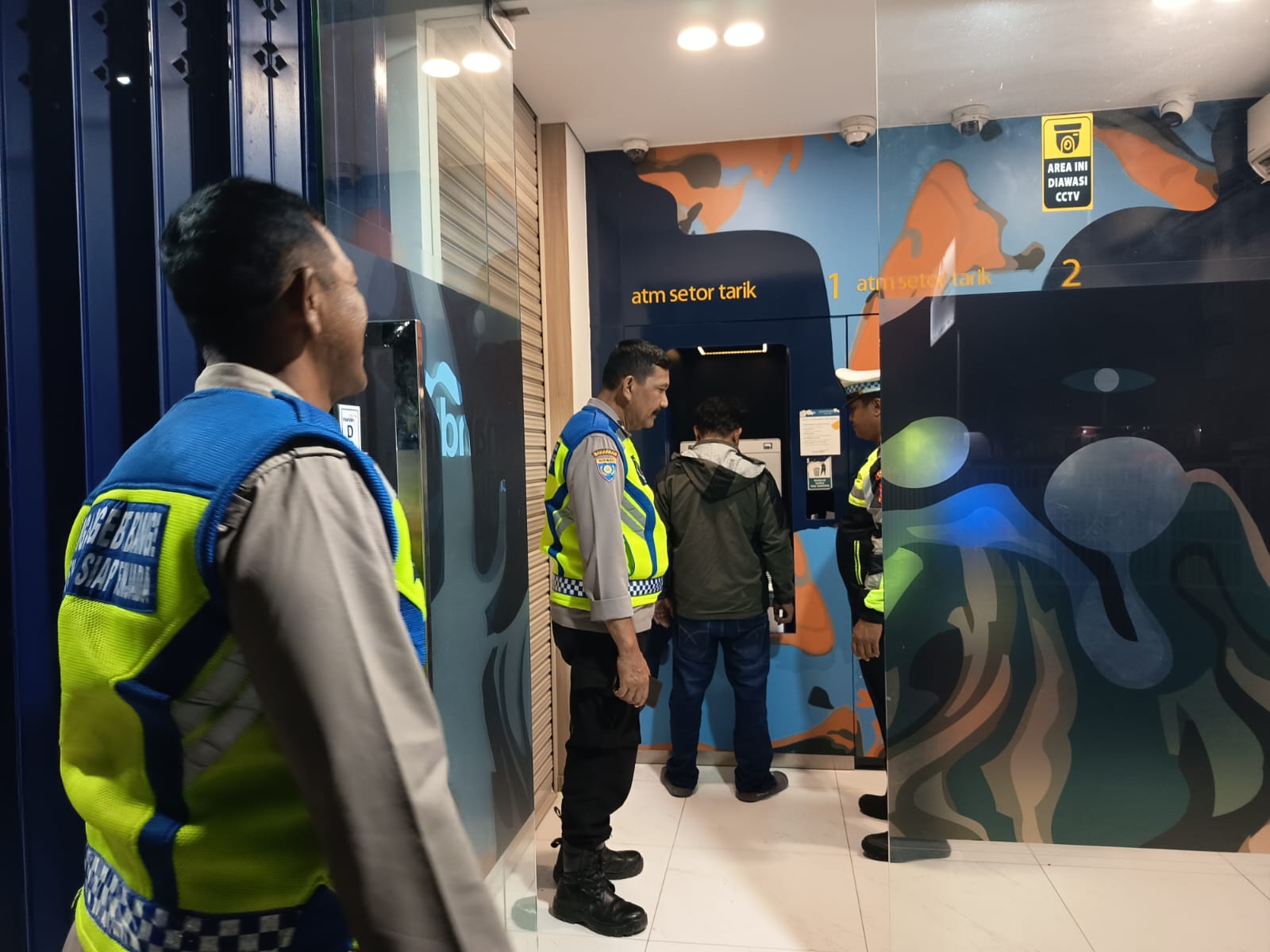 Pastikan Keamanan, Polsek Warujayeng Rutin Gelar Patroli Malam di Area Perbankan