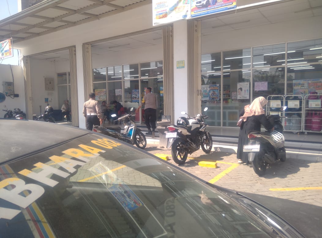 Polsek Kertosono Gelar Patroli di Swalayan Indomart untuk Cegah Tindak Kejahatan