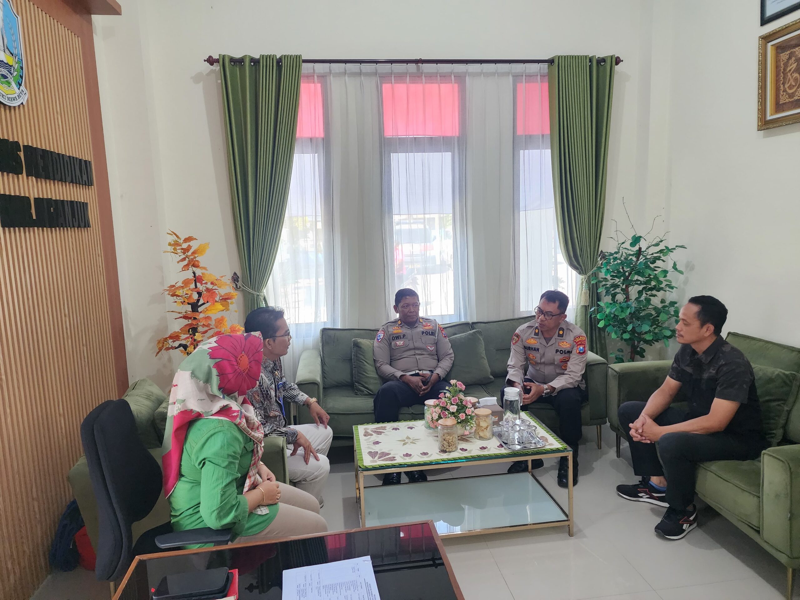 Minggu Tetap Produktif, Tim Trainer ToT Paham AI Polres Nganjuk Perkuat Sinergi dengan Dinas Pendidikan