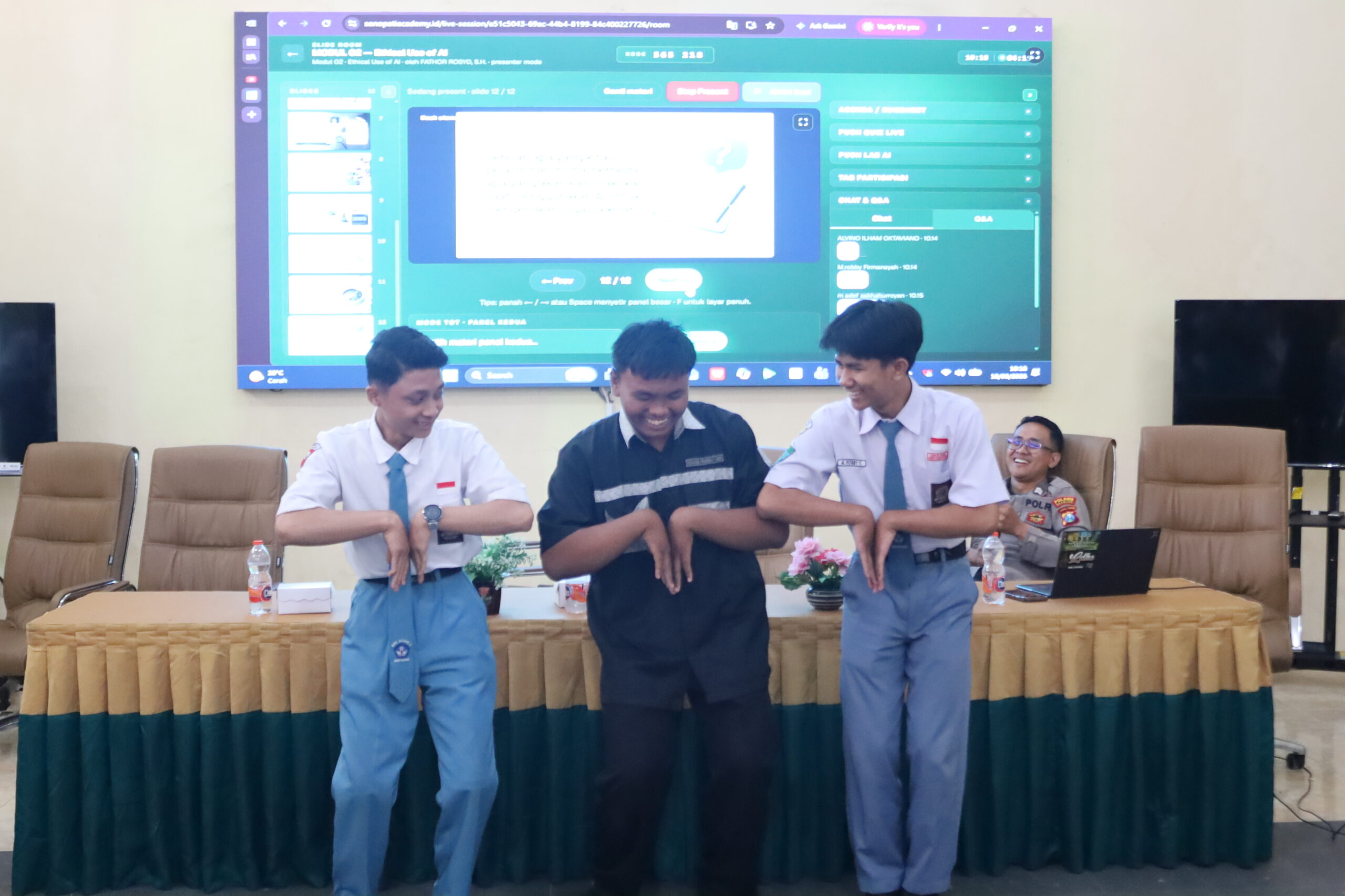 Hari Kedua Edukasi AI, Pelajar SMK 1 Kertosono Makin Antusias dan Berani Praktik Langsung