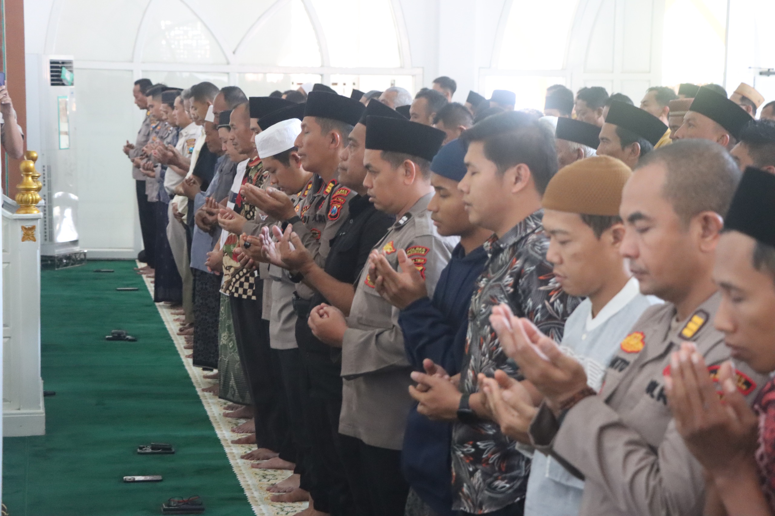 Polres Pasuruan Gelar Salat Ghaib dan Doa Bersama untuk Korban Kecelakaan Lalu Lintas