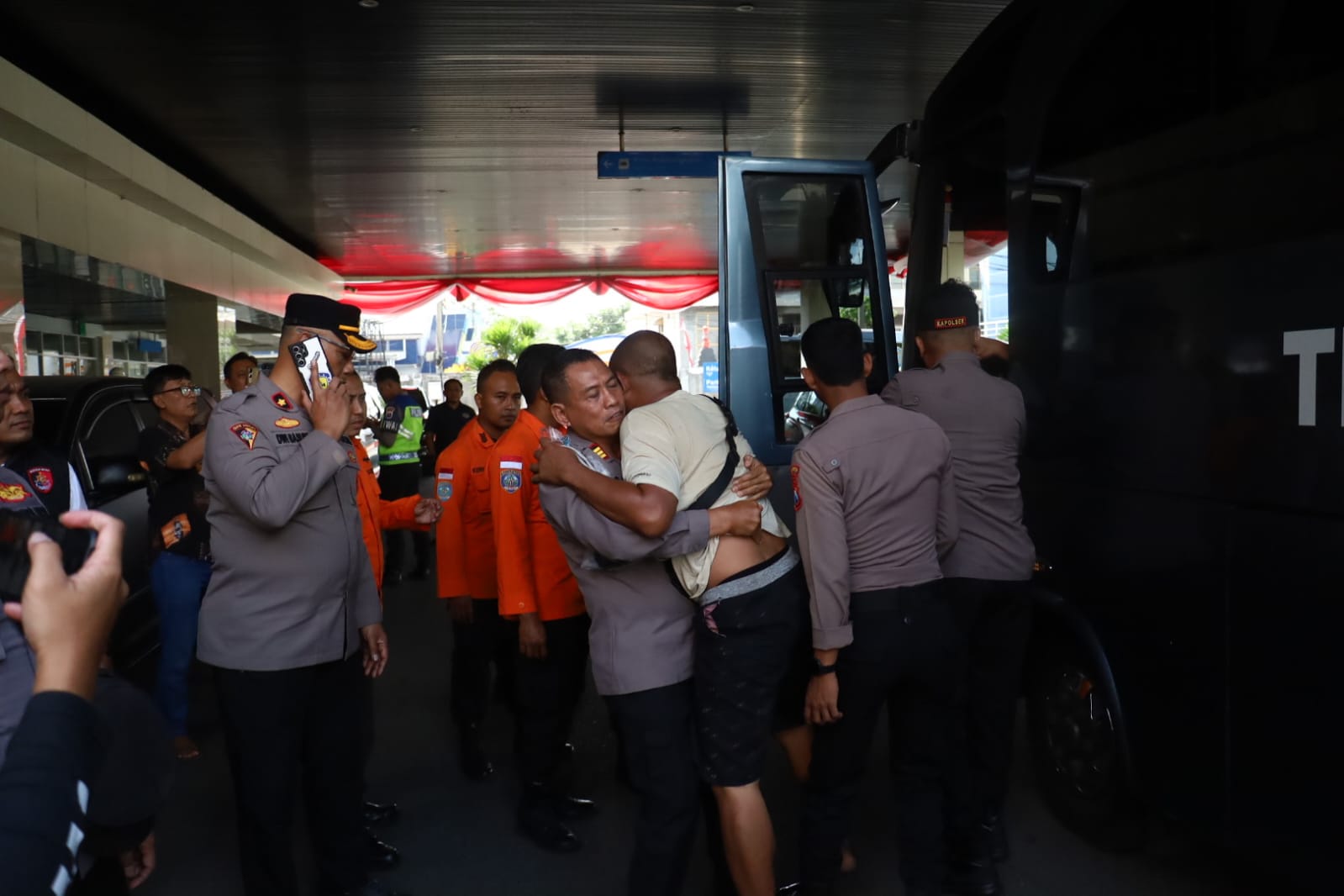 Polres Pelabuhan Tanjungperak Dampingi Korban Peristiwa KM Mutiara Sentosa II, Pastikan Penanganan Maksimal