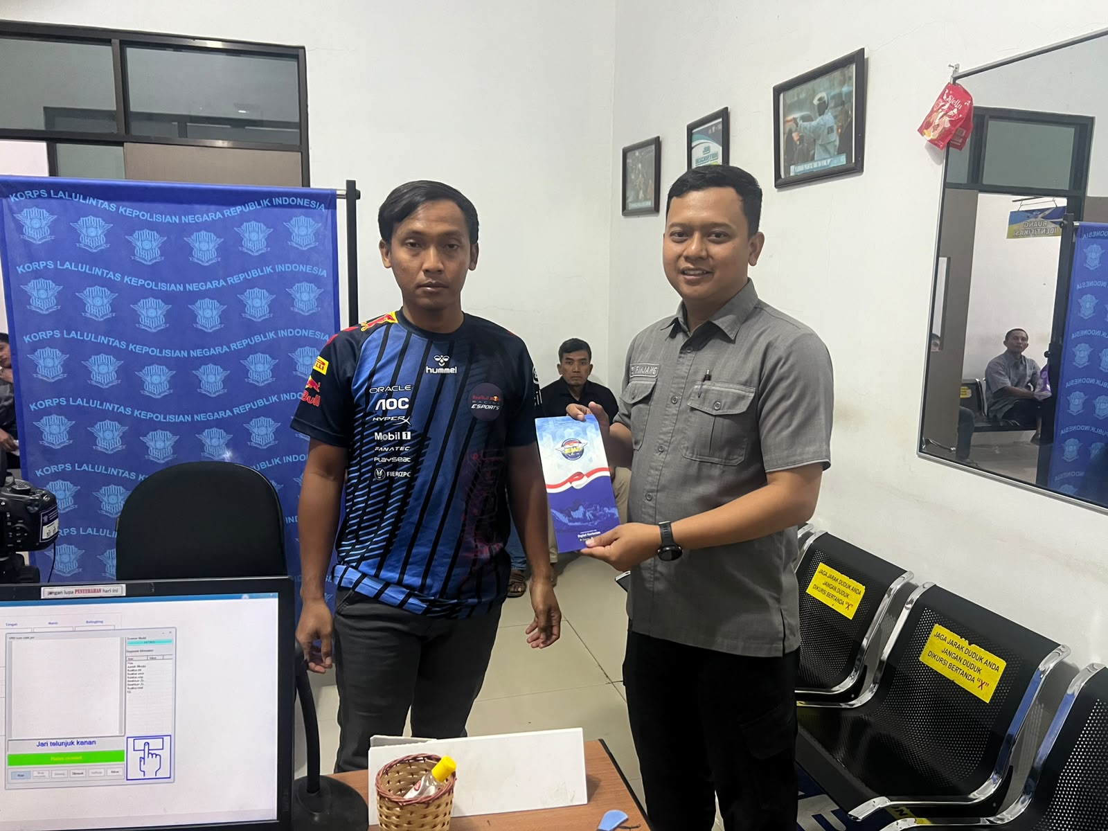 Tak Perlu Antre di Satpas, Briptu Bagas Kenalkan Aplikasi SINAR untuk Perpanjang SIM Lewat HP