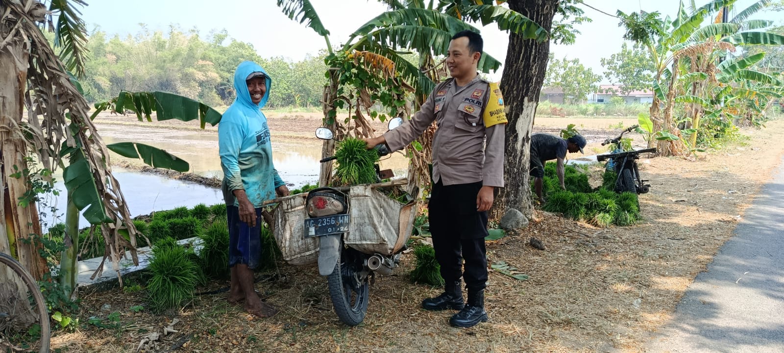 Pastikan Kesiapan Musim Tanam, Bhabinkamtibmas Polsek Nganjuk Kota Tinjau Lahan Pertanian Warga