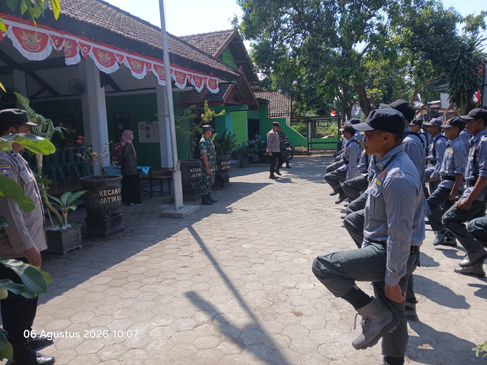 Polsek Jatikalen Lakukan Pembinaan Materi Kepada Sat Linmas Se Kecamatan Jatikalen