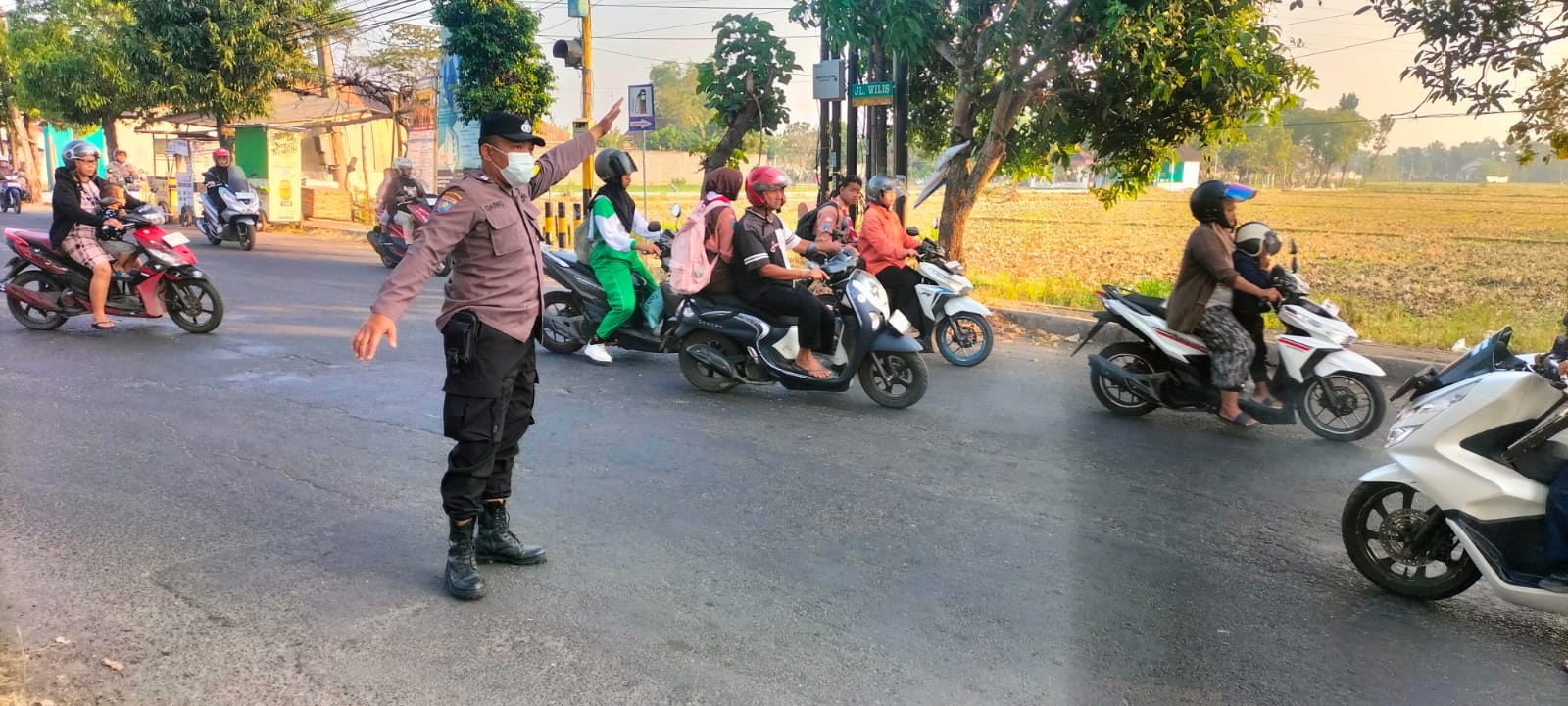 Awali Hari dengan Pelayanan, Polsek Nganjuk Kota Pastikan Aktivitas Pagi Masyarakat Berjalan Aman dan Lancar