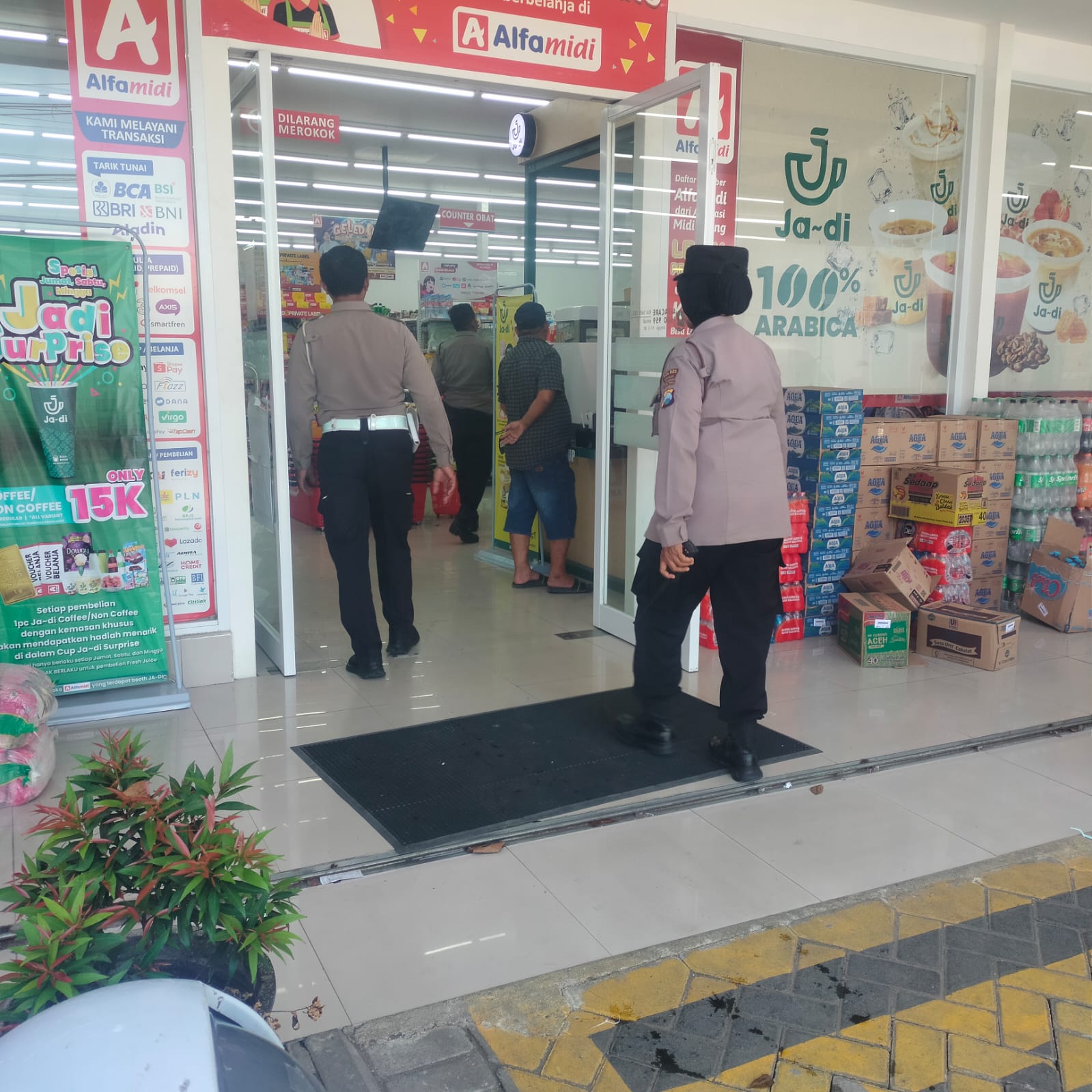 Polsek Kertosono Gelar Patroli Pertokoan untuk Cegah Curanmor di Toko Swalayan