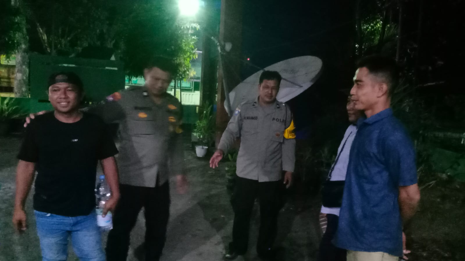 Lakukan Patroli Dialogis Malam Hari Polsek Jatikalen Sambangi Warga