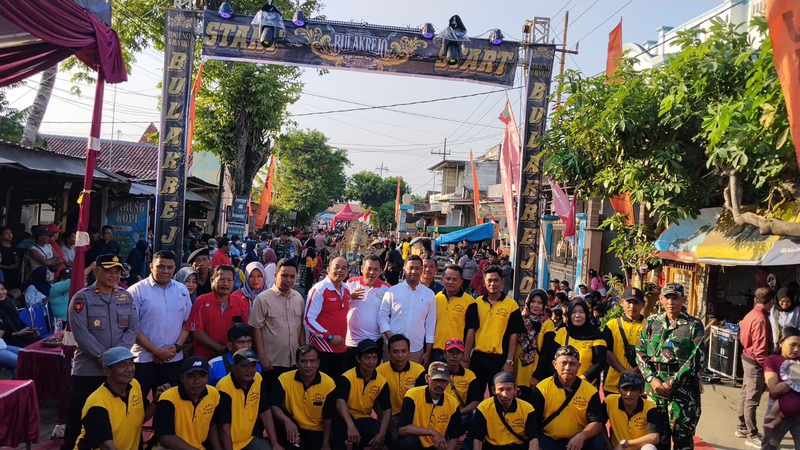 Polsek Warujayeng Amankan Pawai Budaya Bersih Dusun Bulakrejo, Ribuan Warga Antusias Menyaksikan