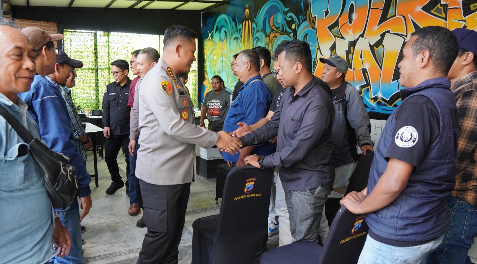 Kapolresta Malang Kota Ajak Media dan Suporter Jaga Kamtibmas, Dorong Aremania – Bonek Rawat Kedamaian Sepak Bola