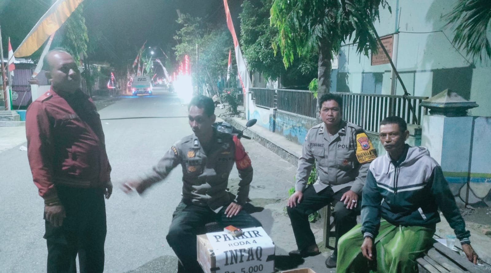 Jaga Kamtibmas Tetap Kondusif, Polsek Jatikalen Gelar Patroli Dialogis Malam Hari Bersama Warga masyarakat Desa Munung