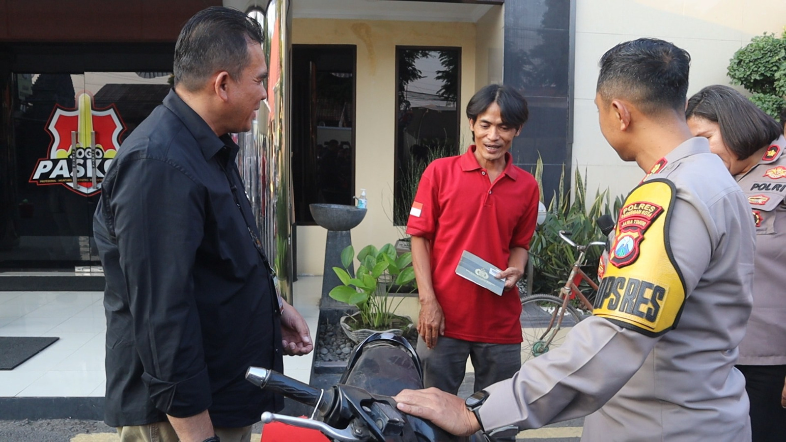 Polres Pasuruan Kota Bongkar Jaringan Curanmor, Tersangka dan Penadah Diamankan