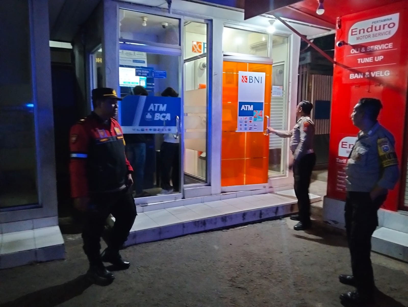 Antisipasi Tindak Kejahatan di ATM, Polsek Kertosono Gencar Gelar Patroli Blue Light di Areal Perbankan