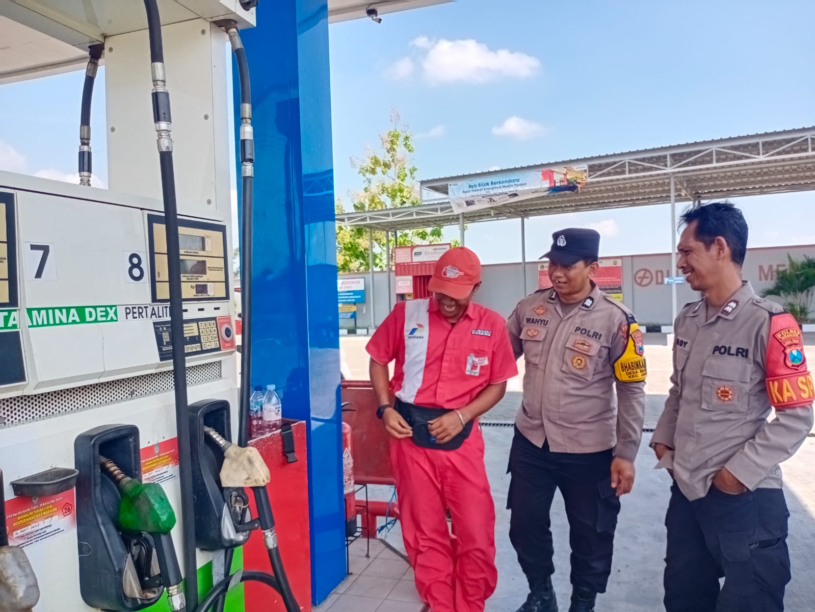 Cek Stok BBM, Patroli Polsek Jatikalen Sampaikan Himbauan Kamtibmas 