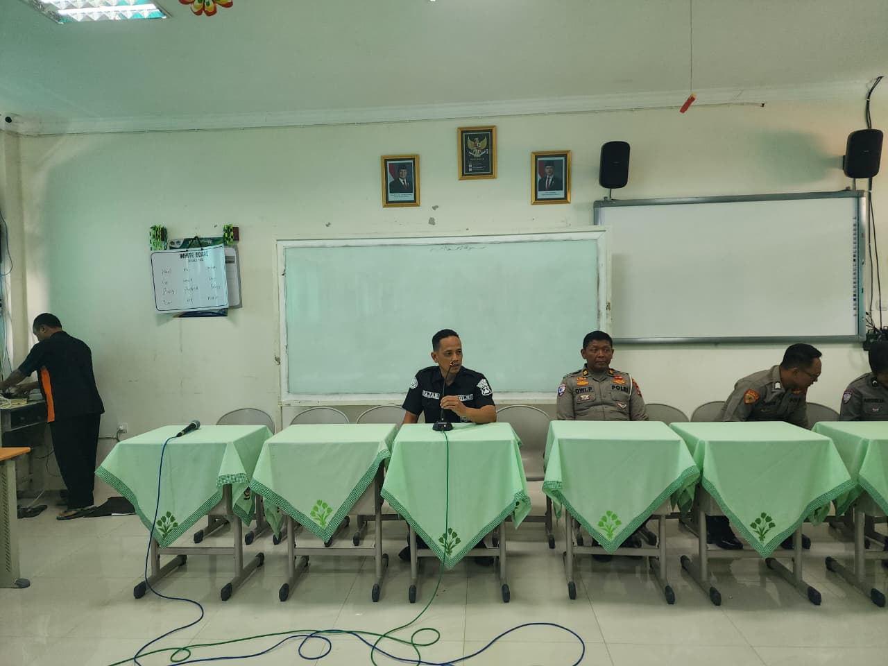 Kenalkan Potensi AI, Tim Trainer TOT Polres Nganjuk Ajak Pelajar SMAN 3 Nganjuk Siap Hadapi Masa Depan