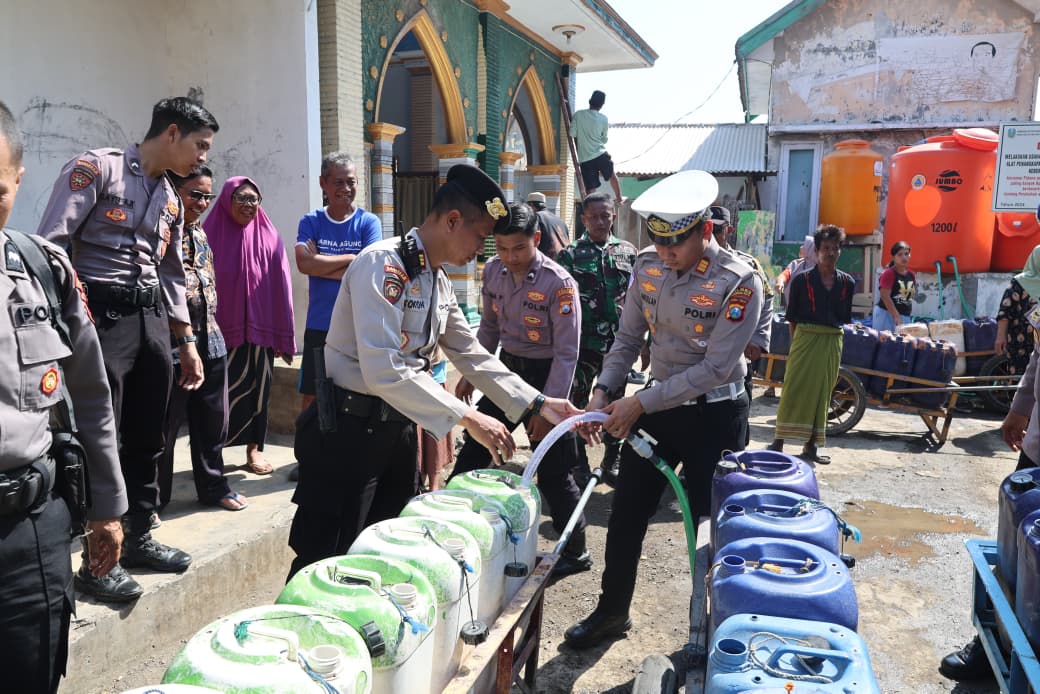 Hari Ke-6 Pascagempa, Polri Terus Bergerak: Brimob dan Bantuan Logistik Konsisten Dikirim ke NTT