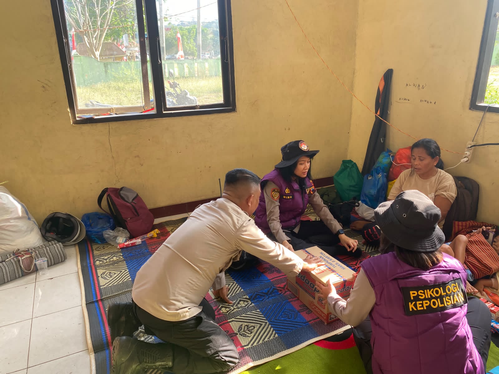 Polri Berikan Konseling dan Trauma Healing bagi Korban Gempa di Manggarai Barat