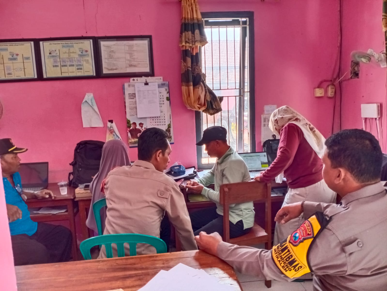 Patroli Dialogis, Ka SPKT Polsek Jatikalen ke Perangkat Desa Dawuhan Untuk Jaga Kamtibmas.