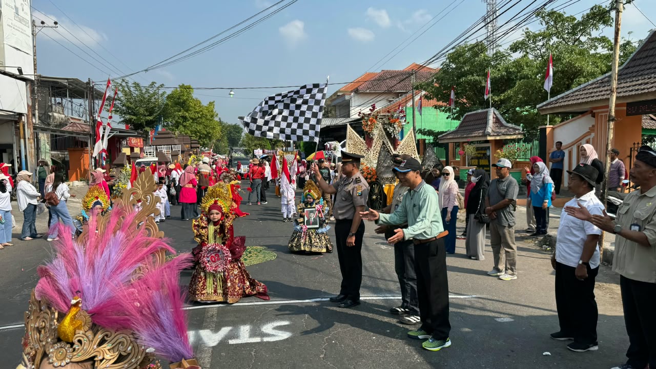 Polsek Kertosono Bersama Instansi Terkait Amankan Karnaval TK/RA Se-Kecamatan Kertosono